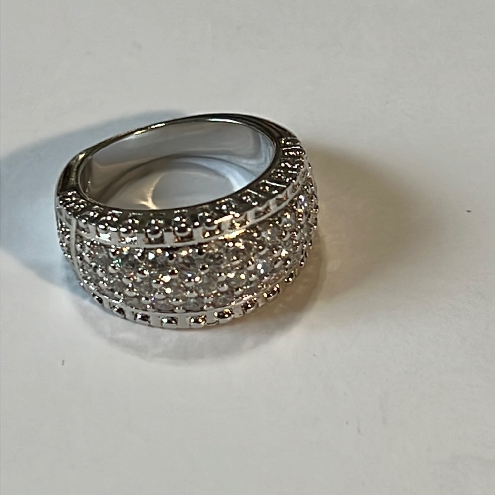 Sterling silver ring beautiful stones and design.